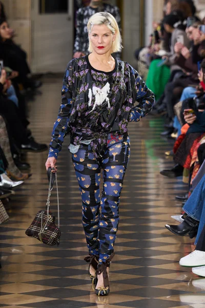 Look 3